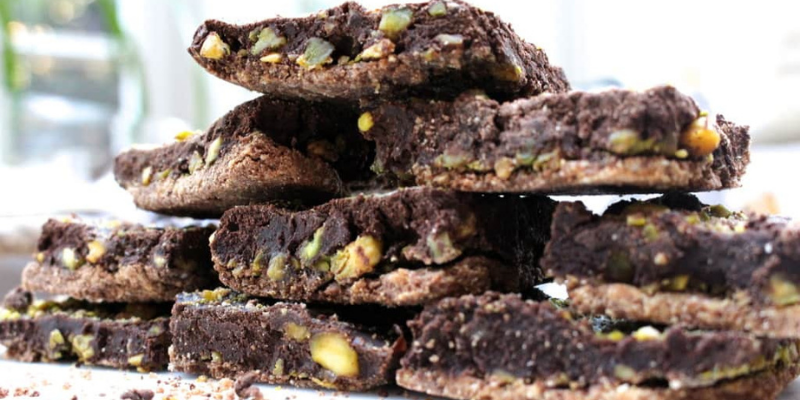 Recipe: Lauren Dangoor’s Layered Gluten-Free Pistachio Brownies